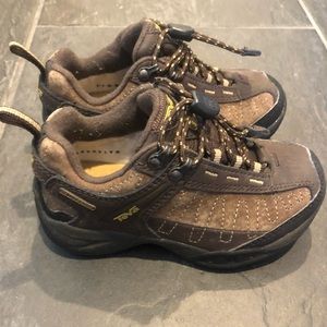 Teva sneakers - child-size 9